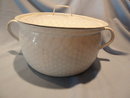 ANTIQUE CHICKEN WIRE GRANITEWARE GRANITE LARGE COOK POT WITH LID