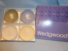 VINTAGE WEDGWOOD JASPER ASSORTED COLOR SET OF FOUR SWEET DISHES CUPID DESIGN MIB
