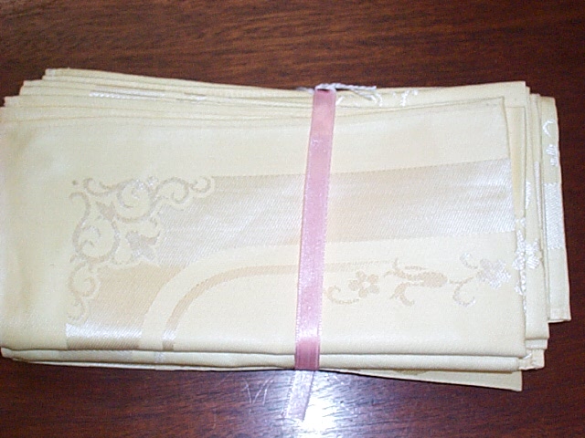 8 Damask Dinner Napkins Butter Yellow Pristine Condition