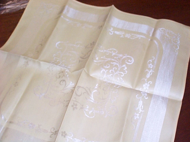 8 Damask Dinner Napkins Butter Yellow Pristine Condition