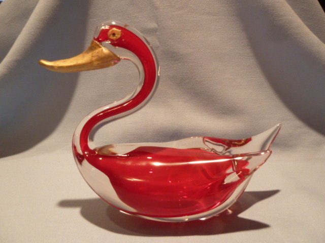 OLD HEAVY GLASS RED TO CLEAR SWAN