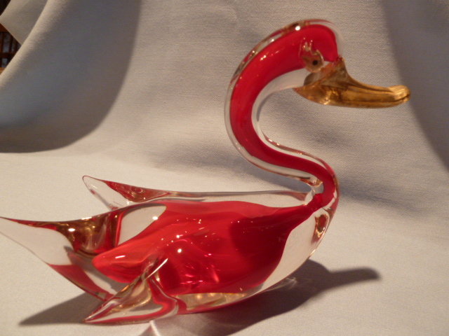 OLD HEAVY GLASS RED TO CLEAR SWAN