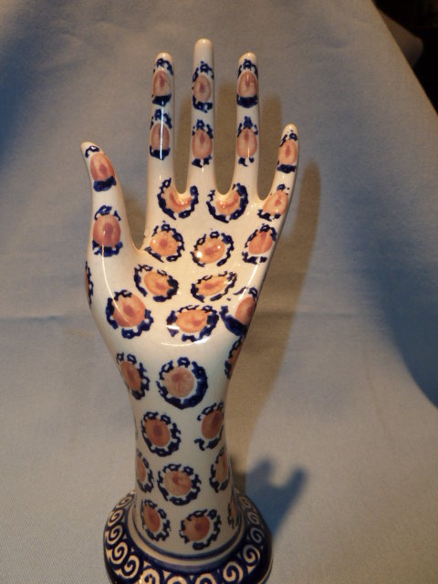 POLISH POTTERY GOLD AND NAVY PATTERN JEWELRY HAND