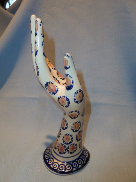 POLISH POTTERY GOLD AND NAVY PATTERN JEWELRY HAND