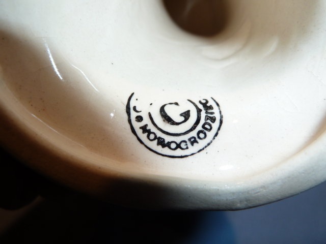 POLISH POTTERY GOLD AND NAVY PATTERN JEWELRY HAND