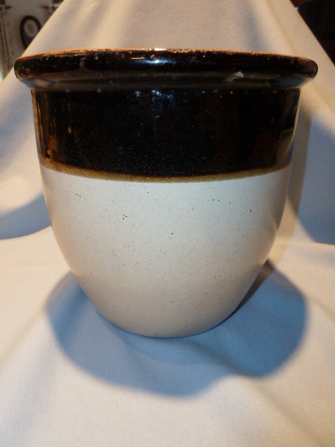 OLD BROWN AND TAN OPEN TOP GLAZED CROCK POT
