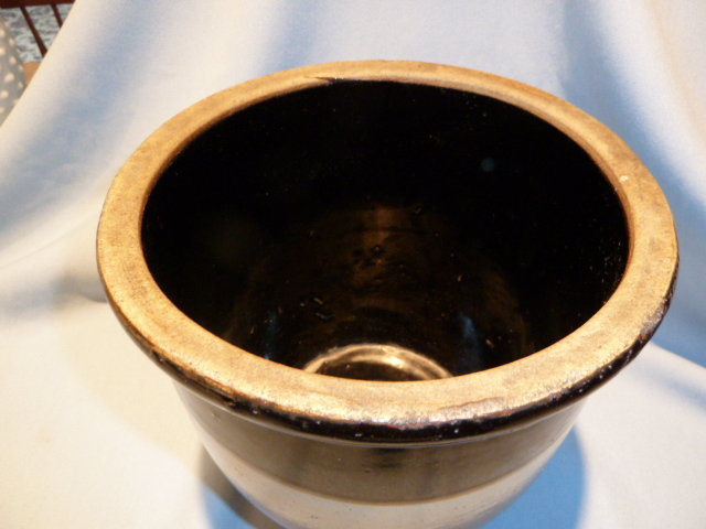 OLD BROWN AND TAN OPEN TOP GLAZED CROCK POT