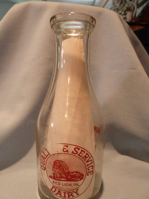VINTAGE QUALITY AND SERVICE DAIRY RED LION, PA RED PYRO ROUND QUART BOTTLE