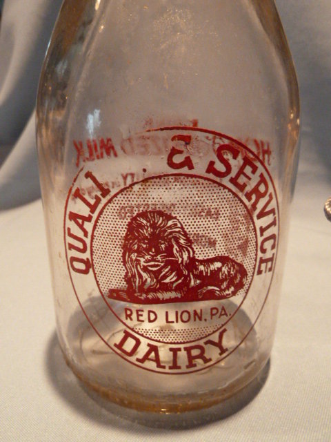 VINTAGE QUALITY AND SERVICE DAIRY RED LION, PA RED PYRO ROUND QUART BOTTLE