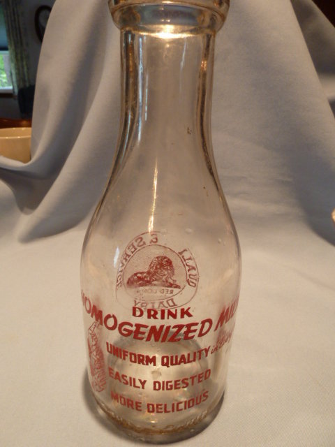 VINTAGE QUALITY AND SERVICE DAIRY RED LION, PA RED PYRO ROUND QUART BOTTLE
