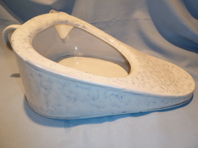 OLD GERMAN SNOW ON MOUNTAIN GRANITEWARE GRANITE ENAMEL BED PAN RARE