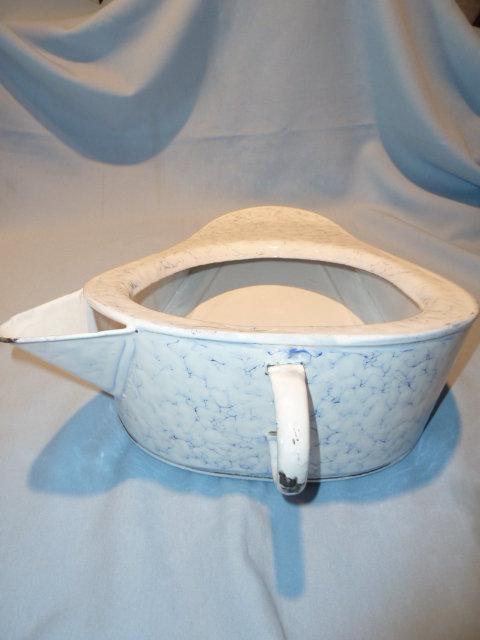 OLD GERMAN SNOW ON MOUNTAIN GRANITEWARE GRANITE ENAMEL BED PAN RARE