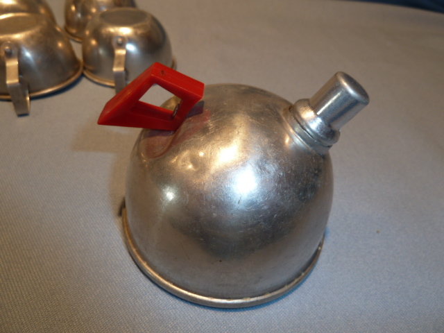VINTAGE CHILD'S ALUMINUM 9 PIECE TEA SET WITH TEAPOT