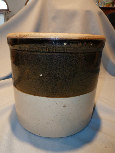 OLD BROWN AND TAN OPEN TOP CROCK 2 GALLON
