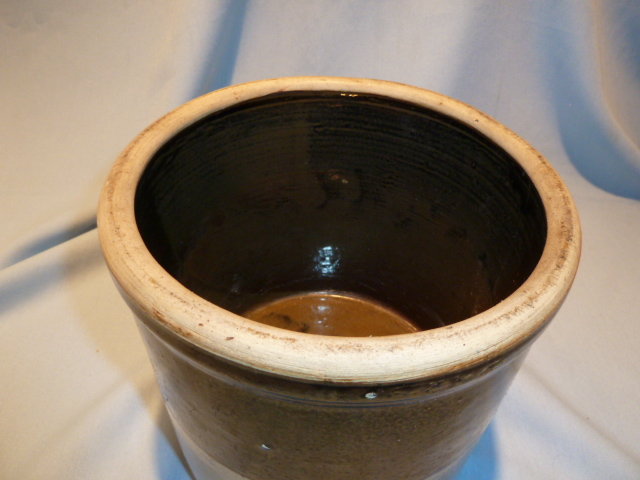 OLD BROWN AND TAN OPEN TOP CROCK 2 GALLON