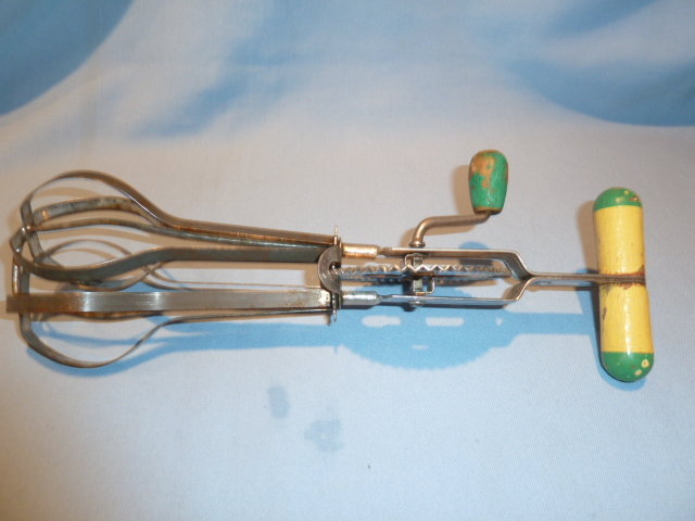 VINTAGE A & J SUPER CENTER DRIVE HAND BEATER MIXER