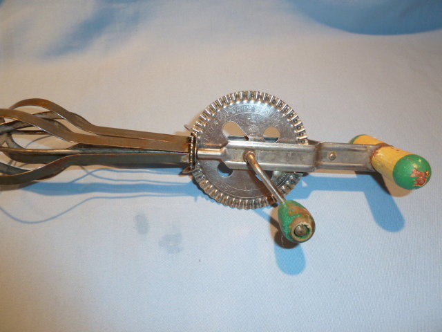 VINTAGE A & J SUPER CENTER DRIVE HAND BEATER MIXER