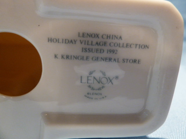 LENOX CHINEA HOLIDAY VILLAGE COLLECTRION K. KRINGLE GENERAL STORE MIB