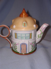 LENOX CHINA ENGLISH GARDEN COLLECTION WATERING CAN GARDENER'S COTTAGE TEAPOT TEA POT