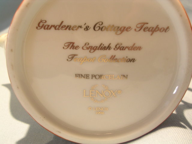 LENOX CHINA ENGLISH GARDEN COLLECTION WATERING CAN GARDENER'S COTTAGE TEAPOT TEA POT