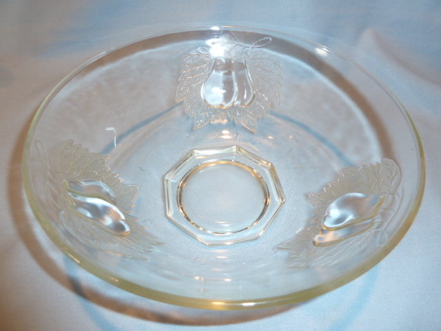 JEANNETTE DEPRESSION GLASS BALTIMORE PEAR CRYSTAL SALAD BOWL