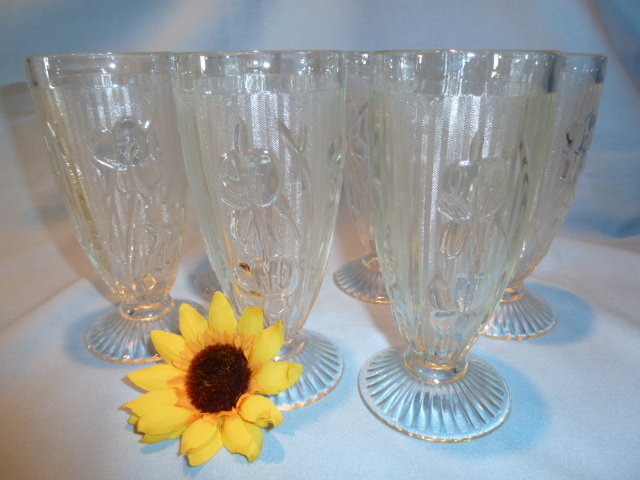 CLEAR JEANNETTE IRIS & HERRINGBONE FOOTED WATER TUMBLER GLASS