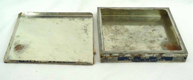 Antique HUNTLEY & PALMERS AMERICAN BEAUTY Rose Biscuit Tin England