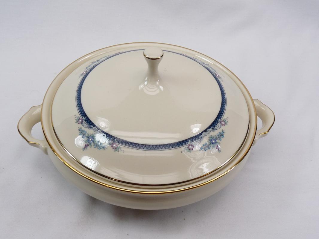 LENOX COLUMBIA Round Covered Vegetable Bowl