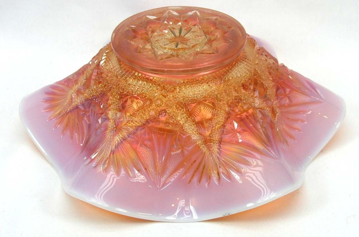 DUGAN Carnival SKI STAR COMPASS Peach Opalescent Bowl