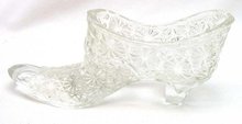 L E Smith Daisy and Button Crystal Glass Shoe