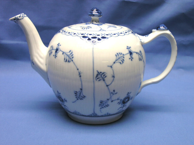 1947 Royal Copenhagen BLUE FLUTED HALF LACE Tea Pot 611