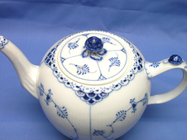 1947 Royal Copenhagen BLUE FLUTED HALF LACE Tea Pot 611