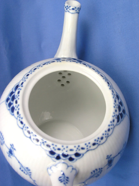 1947 Royal Copenhagen BLUE FLUTED HALF LACE Tea Pot 611
