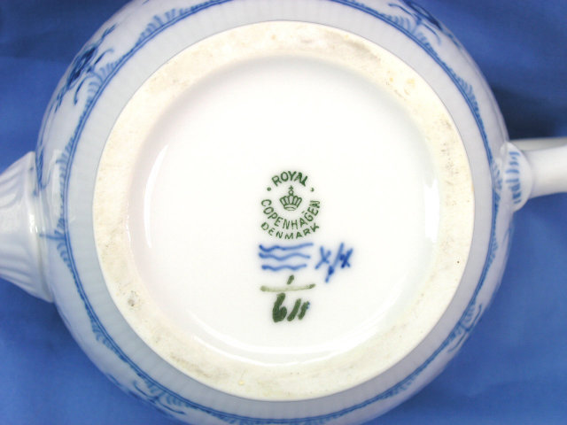 1947 Royal Copenhagen BLUE FLUTED HALF LACE Tea Pot 611