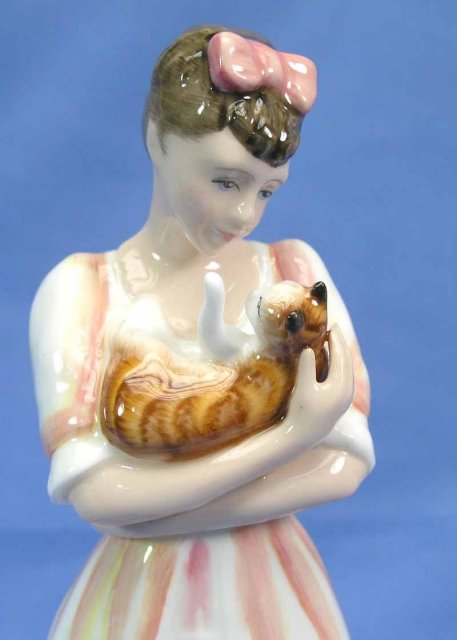 Royal Doulton KIMBERLEY Figurine HN 3382