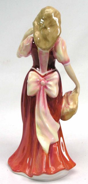 1995 Royal Doulton STROLLING Figurine HN 3755