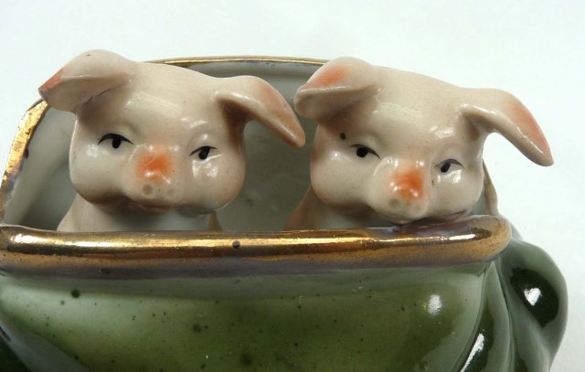 Old German Porcelain 2 PINK PIGS Peeking Green Purse