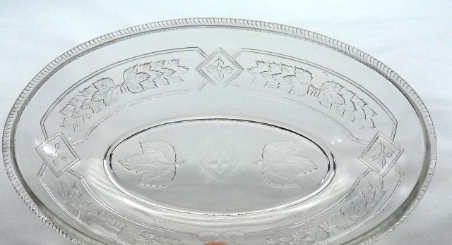 EAPG HOPS BAND Maple Pressed Leaf Band Oval Dish 5x8