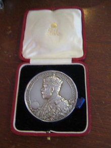 SILVER CORONATION COMMEMERATIVE MEDAL GEORGE V