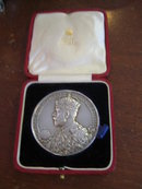 SILVER CORONATION COMMEMERATIVE MEDAL GEORGE V