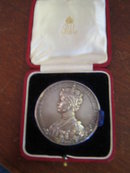 SILVER CORONATION COMMEMERATIVE MEDAL GEORGE V