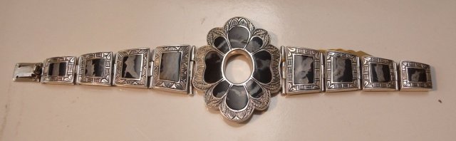 Victorian Sterling and Agate Bracelet