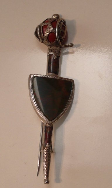 Victorian Scottish Agate Dirk Brooch