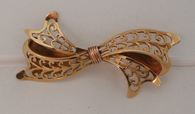18 Kt French gold Bow Brooch