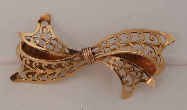 18 Kt French gold Bow Brooch