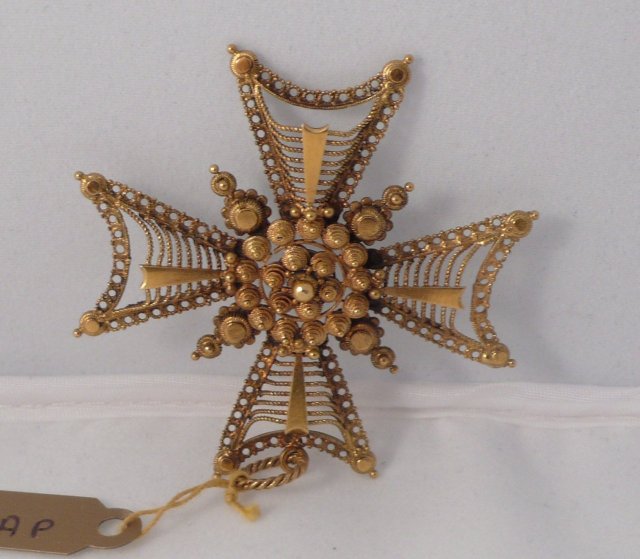 18 Kt. Gold Maltese Cross Pendent