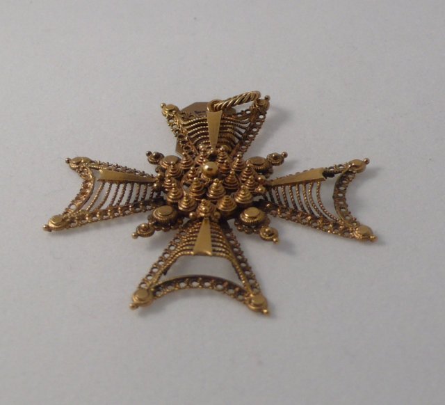 18 Kt. Gold Maltese Cross Pendent