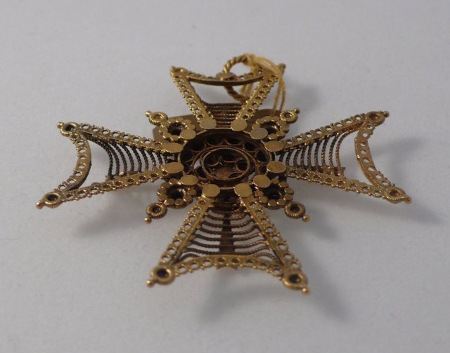 18 Kt. Gold Maltese Cross Pendent