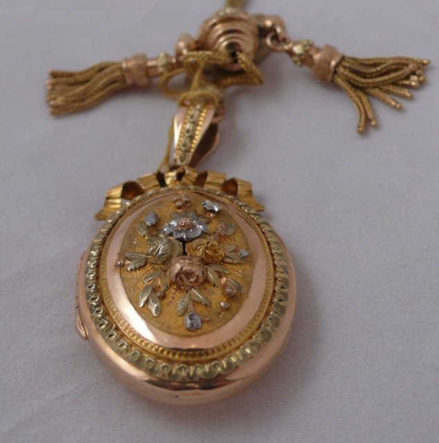 18 Ct. tri color gold locket with slide