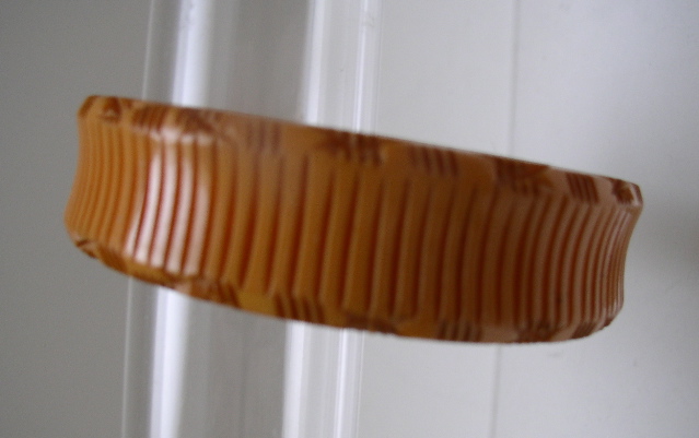 Bakelite Carved Ribbed Vintage Bangle